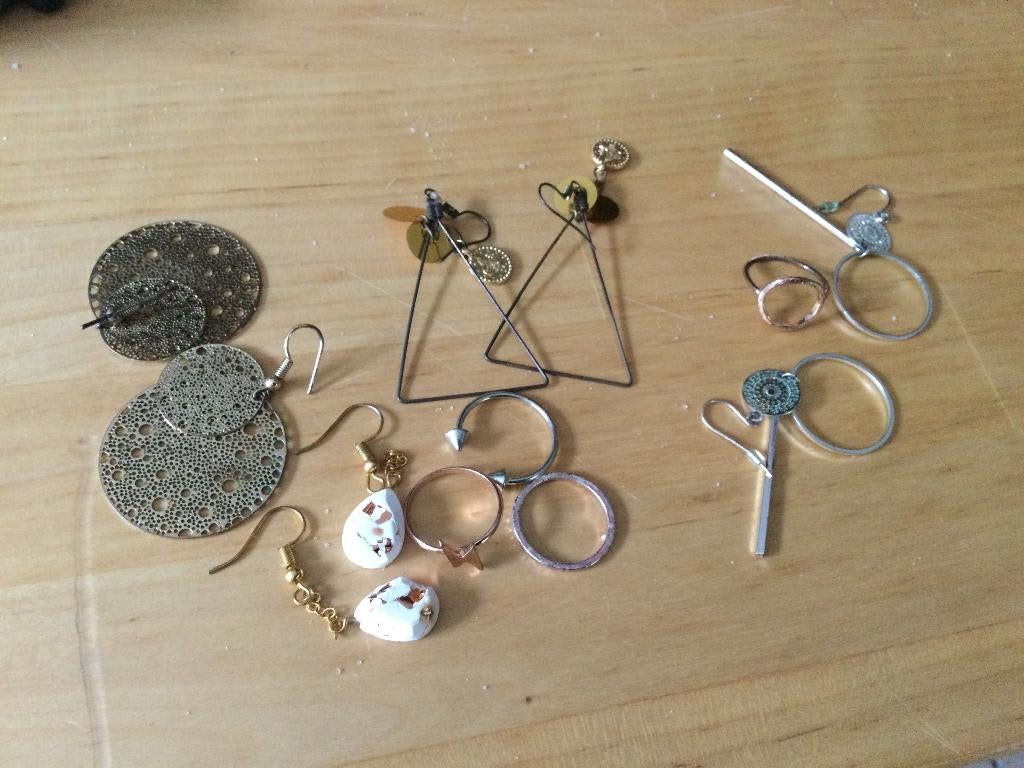 LOT DE BIJOUX FANTAISIE, Enlèvement ou Envoi