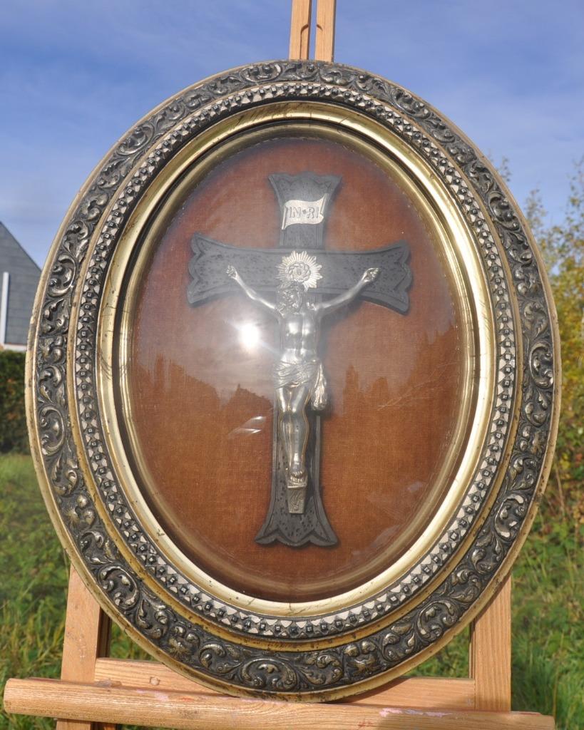 cadre oval bombé religieux crucifix bois metal, Enlèvement ou Envoi