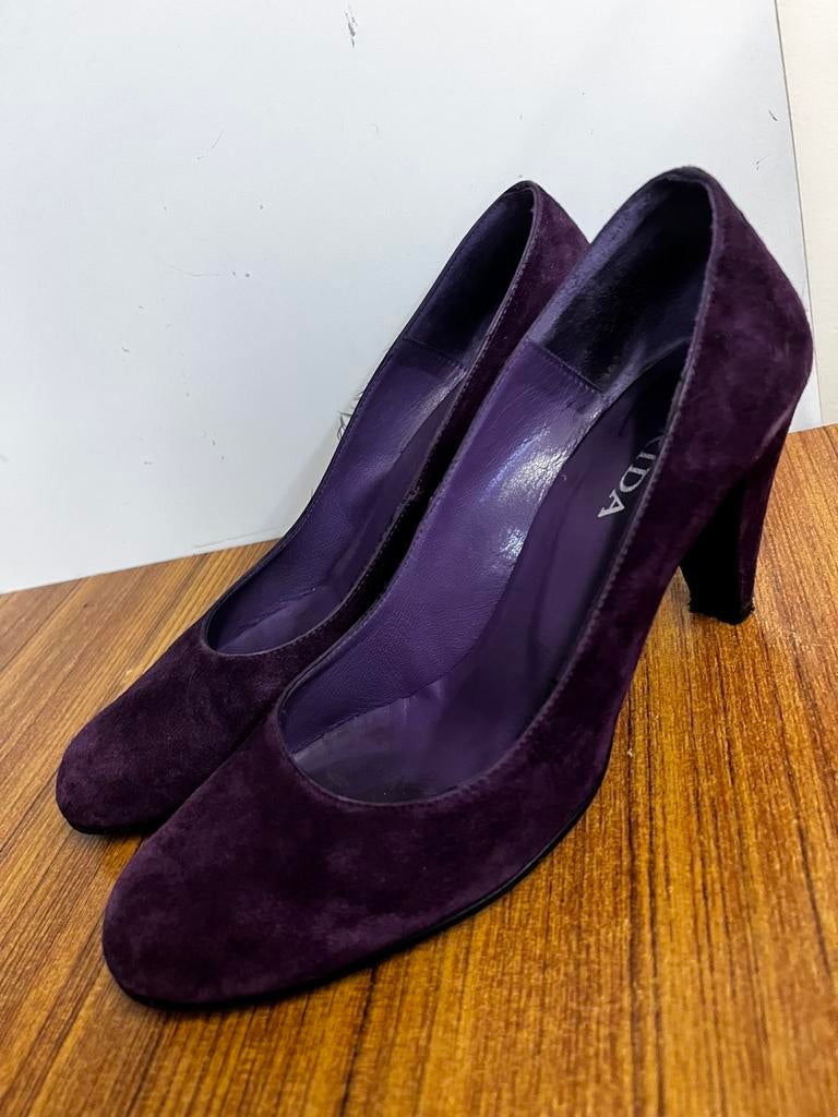 Frida Pump paars suède T40, Kleding | Dames, Frida, Overige kleuren, Ophalen of Verzenden, Zo goed als nieuw