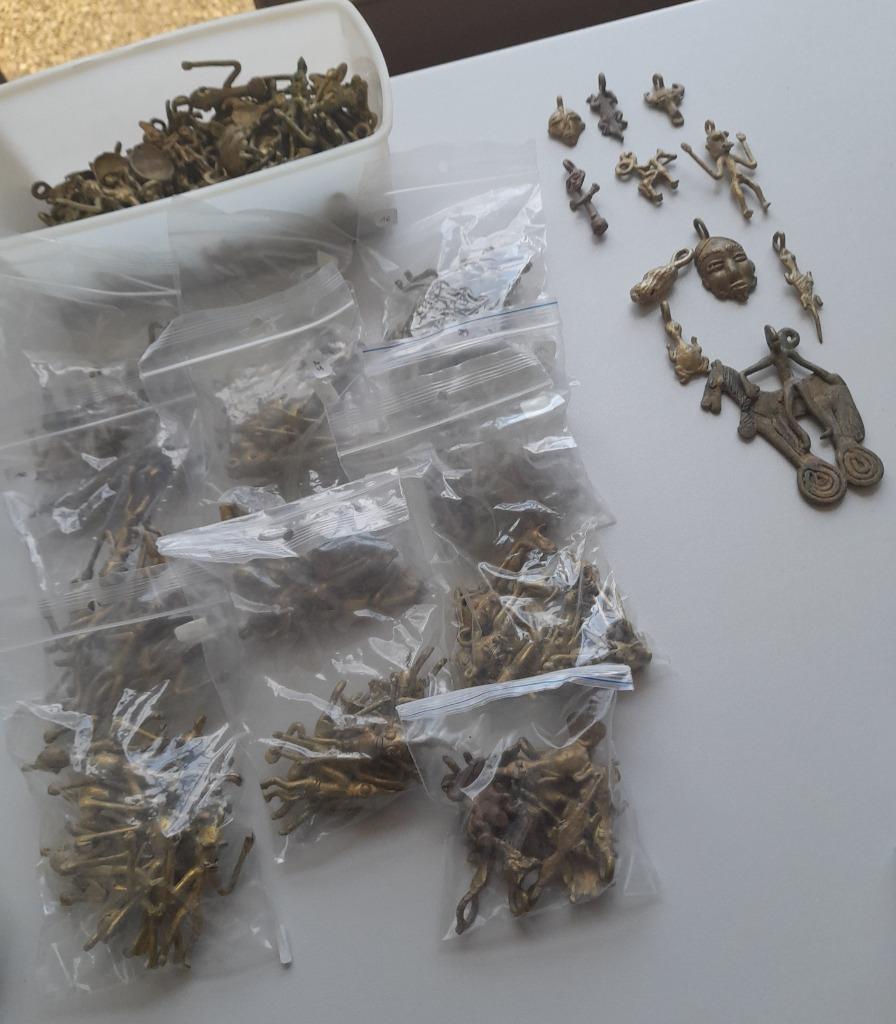 pendentifs africains en bronze 230 pièces, Enlèvement ou Envoi, Neuf, Pendentif
