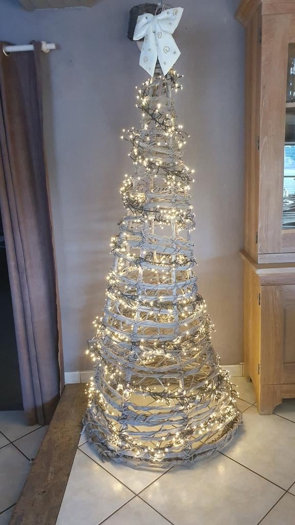 Sapin en bois avec illumination, Enlèvement