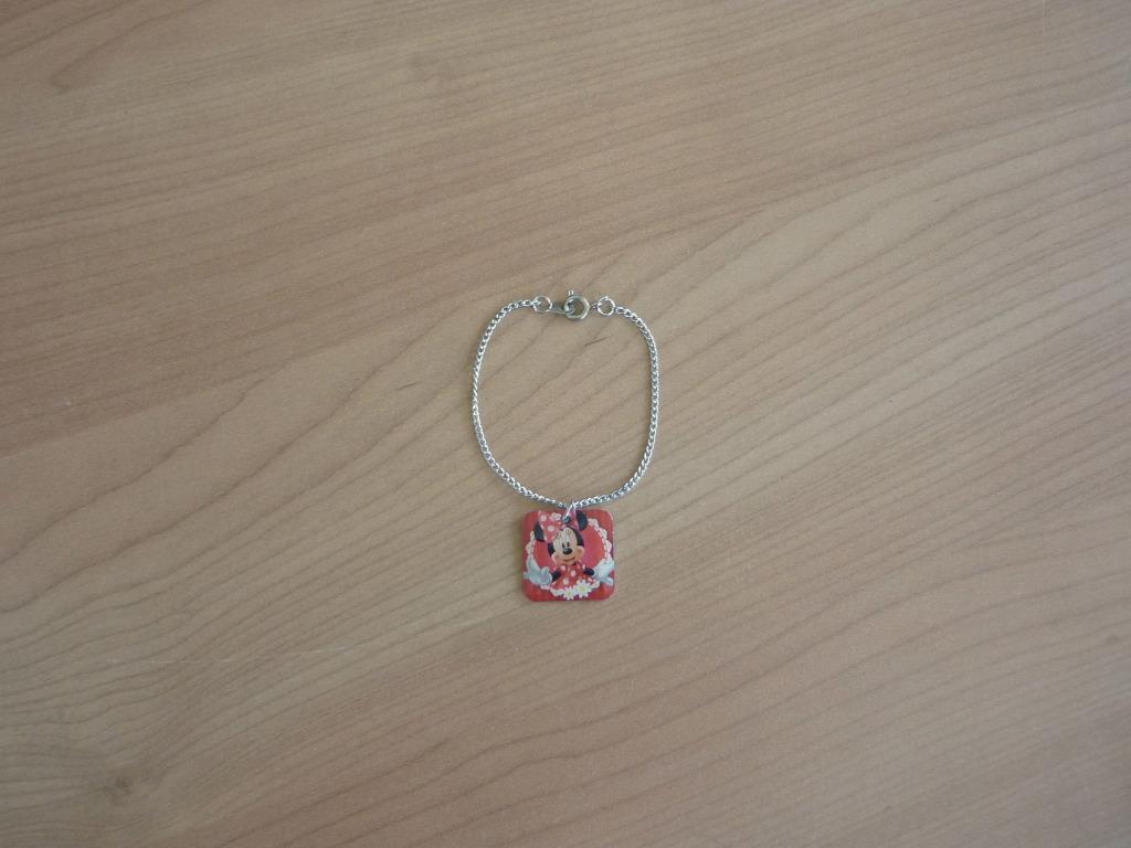 Zilverkleurig armband met rode Minnie Mouse Disney hanger, Enlèvement ou Envoi