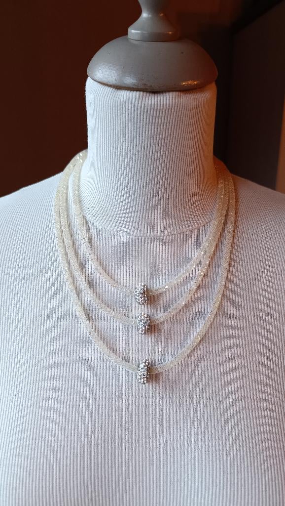 Collier 3 niveaux fantaisie avec perles brillante. ‍️🤩, Bijoux, Sacs & Beauté, Colliers, Comme neuf, Synthétique, Beige, Avec pendentif