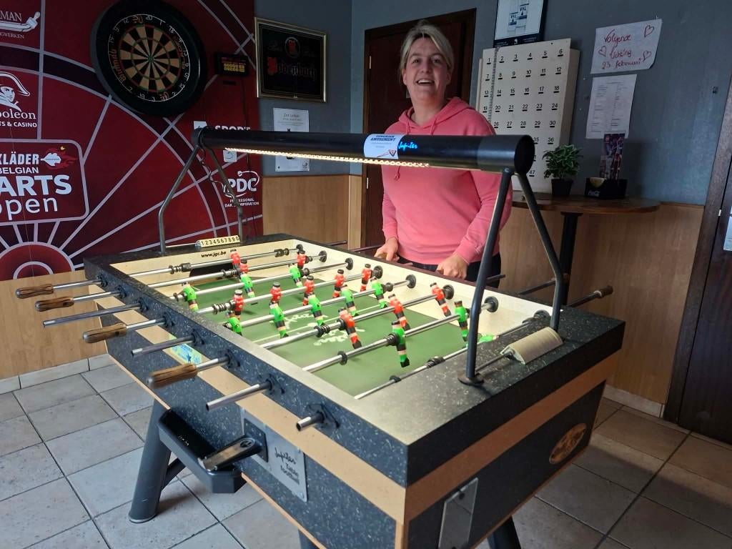 Biljarts en voetbaltafels., Sport en Fitness, Biljarten en Poolen, Ophalen, Zo goed als nieuw, Biljarttafel