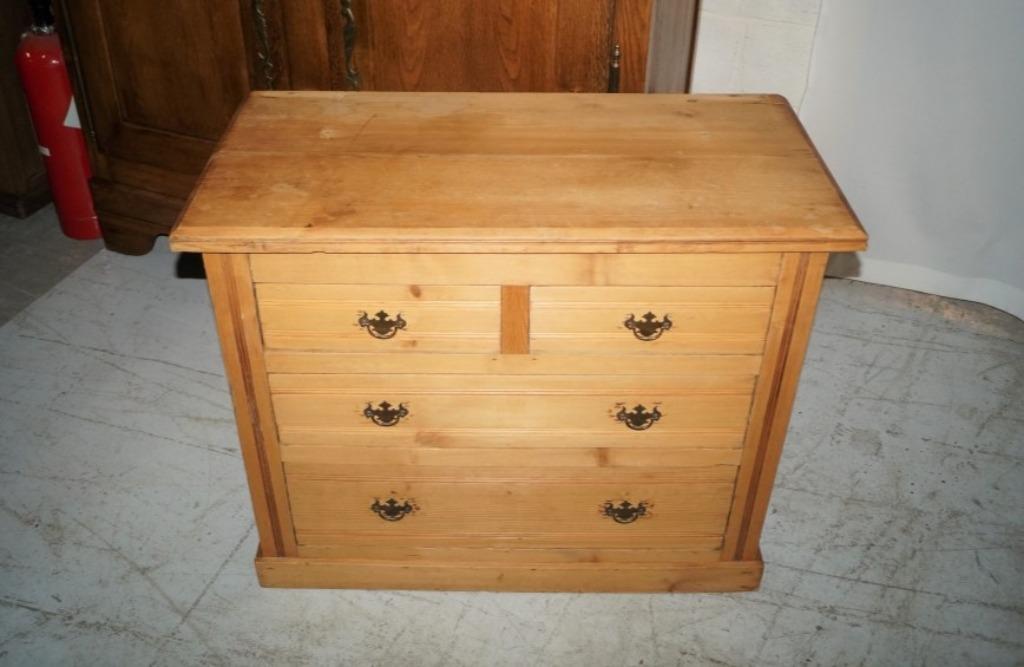 commode rustique ancienne en pitchpin pâle H 74 B 91 D44, 3 ou 4 tiroirs, 25 à 50 cm, Moins de 100 cm, Enlèvement