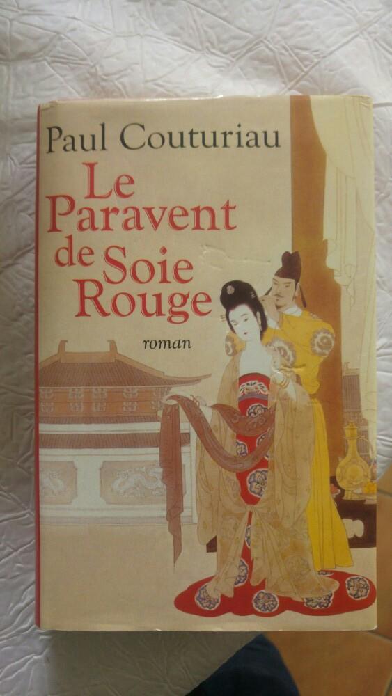 Livre le paravent de soie rouge P. Couturiau 2002, Ophalen of Verzenden, Gelezen