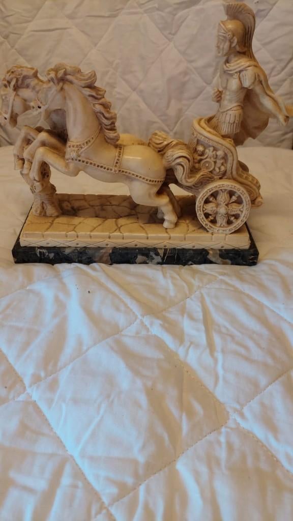 un certain nombre de beaux objets anciens, Enlèvement
