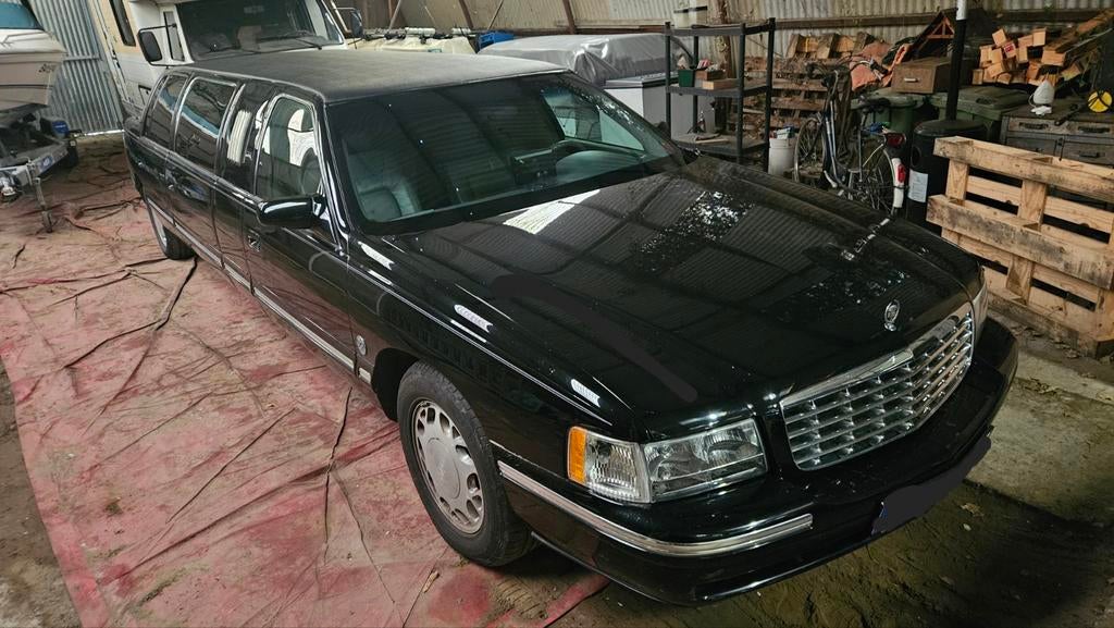 Limousine  Cadillac, Auto's, Automaat, 8 cilinders, Zwart, Leder
