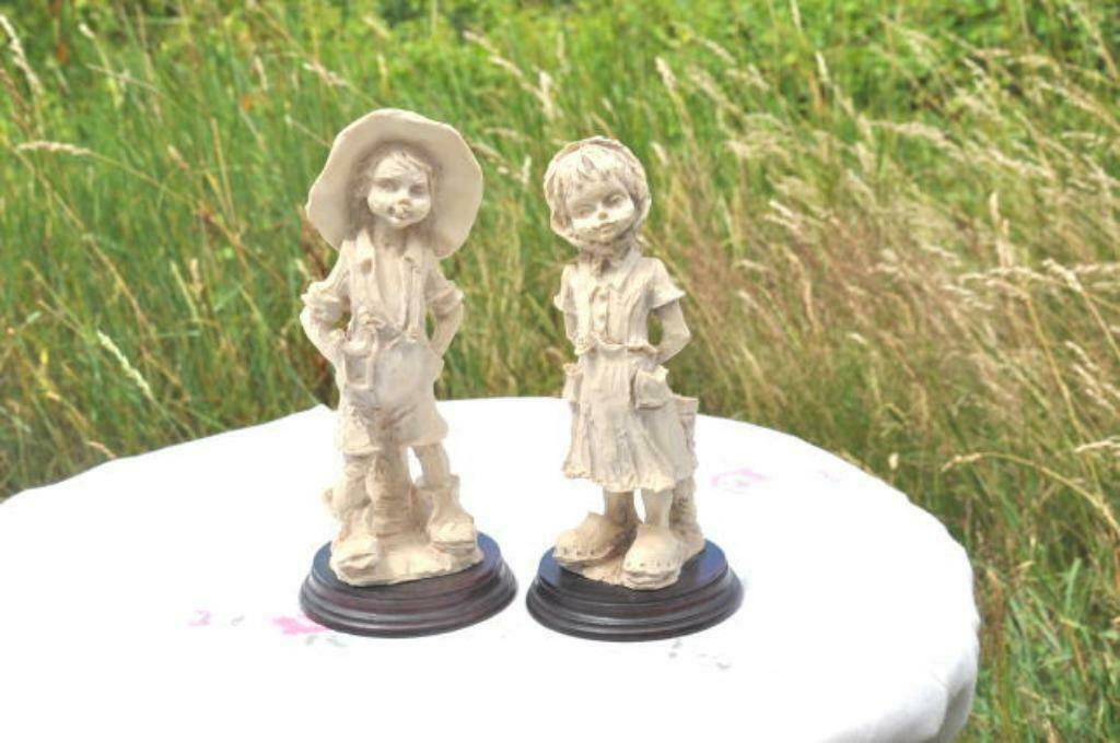 §§  couple statues en resine socle en bois, Enlèvement ou Envoi