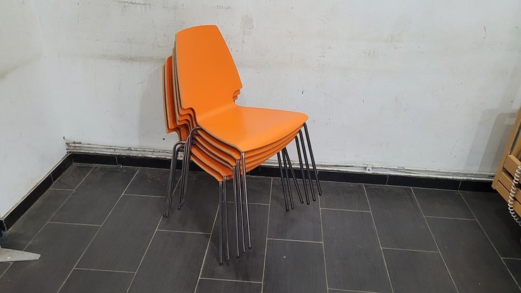 six chaises ikea vilmar couleur orange en bois en parfait ét