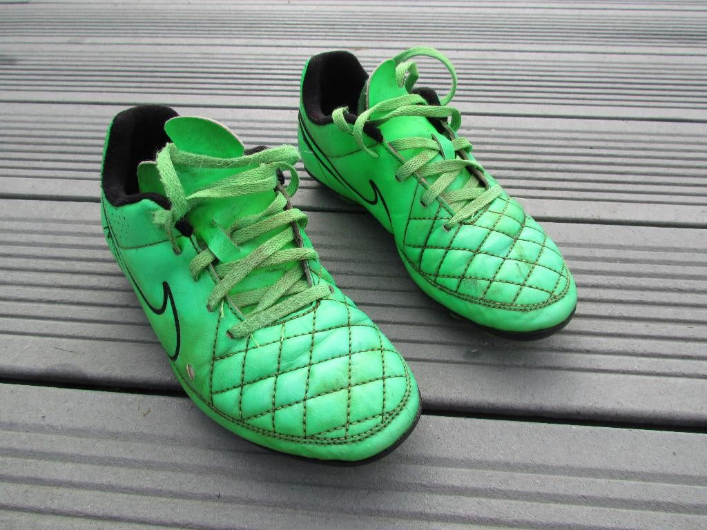 Voetbalschoenen Nike maat 35, Sport en Fitness, Voetbal, Gebruikt, Maat XS of kleiner, Ophalen of Verzenden, Handschoenen