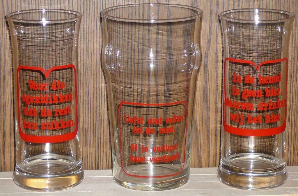 3 Speciale bierglazen met opschrift   (m)(doos 1), Ophalen of Verzenden