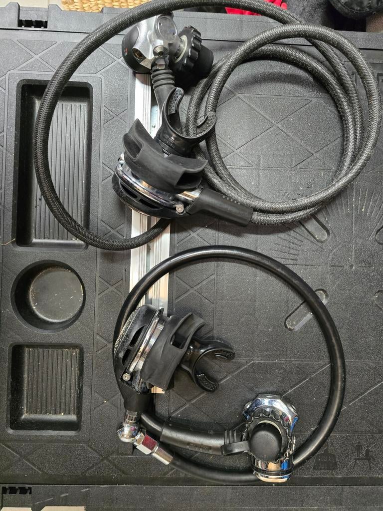 Set de deux détendeurs Mares Abyss 22 et 42, Sports nautiques & Bateaux, Plongée, Enlèvement
