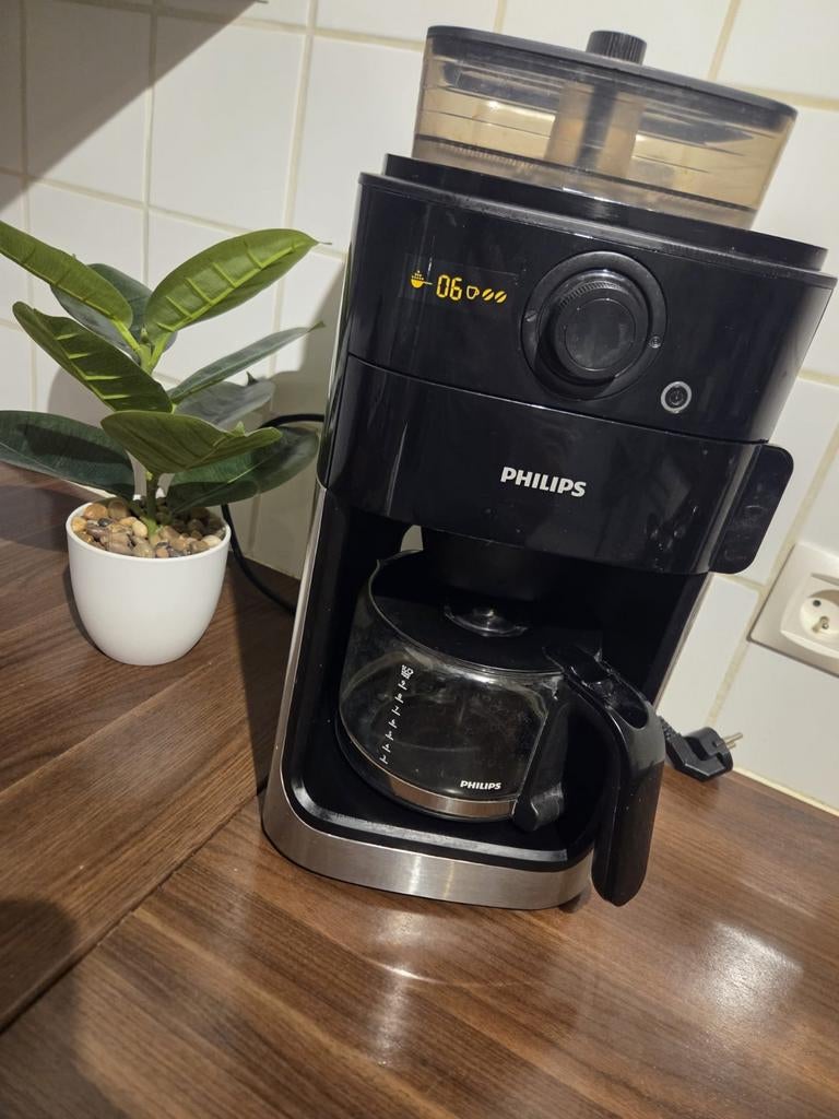 Philips Grind & Brew-koffiezetapparaat met ingebouwde molen, Gebruikt, 10 kopjes of meer, Koffiemachine, Ophalen of Verzenden