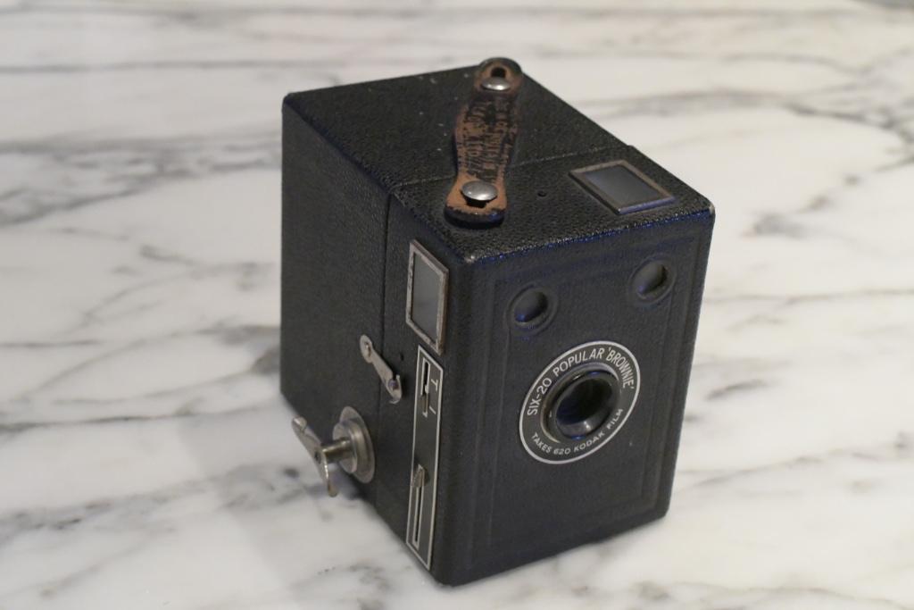 Kodak SIX-20 popular Brownie box camera, Ophalen of Verzenden, 1940 tot 1960, Fototoestel