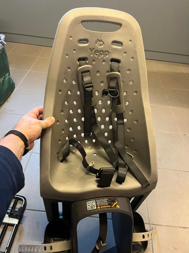 Yepp Maxi Fietsstoel Grijs, Achterzitje, Voetsteuntjes, 22 t/m 36 kg, Ophalen of Verzenden