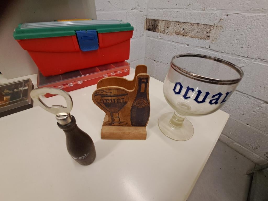 Vintage Orval glas, opener en bierkaartenstaander in hout, Enlèvement ou Envoi, Comme neuf, Verre ou Verres, Autres marques