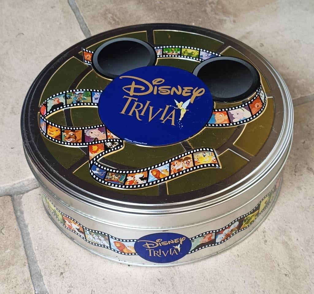 Disney trivial pursuit in blik gezelschapsspel, Hobby en Vrije tijd, Drie of vier spelers, Ophalen of Verzenden, Zo goed als nieuw
