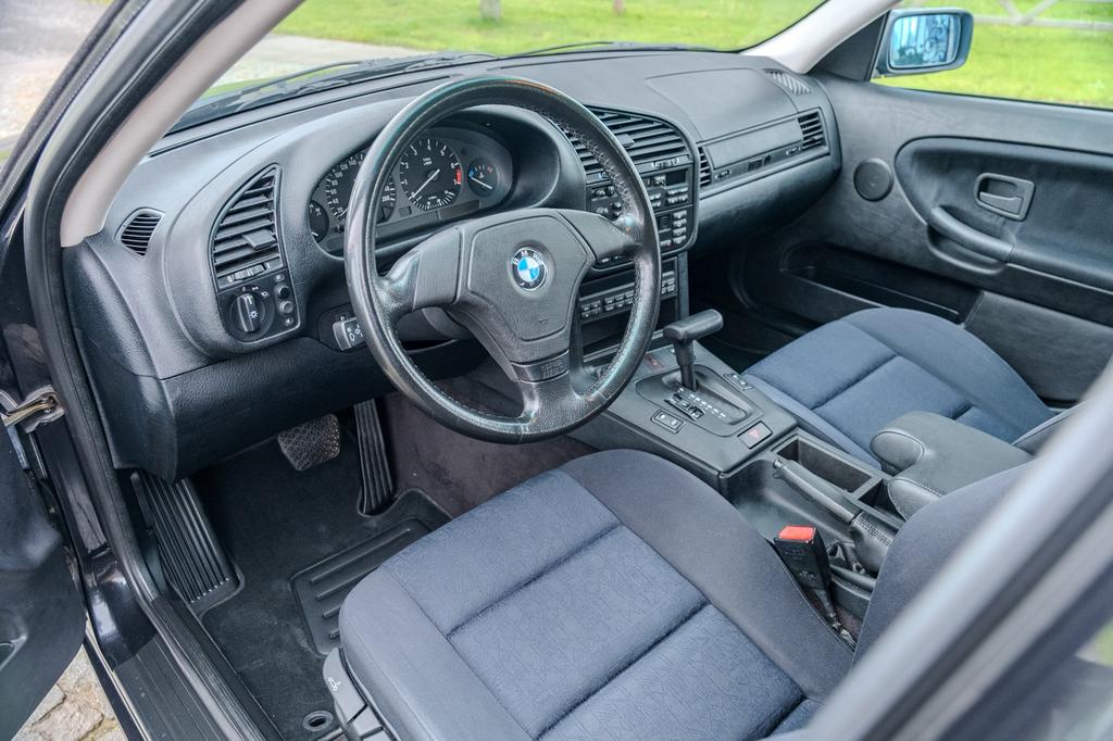 BMW 320i Break Automaat, Autos, 110 kW, Entreprise, Noir, 5 portes