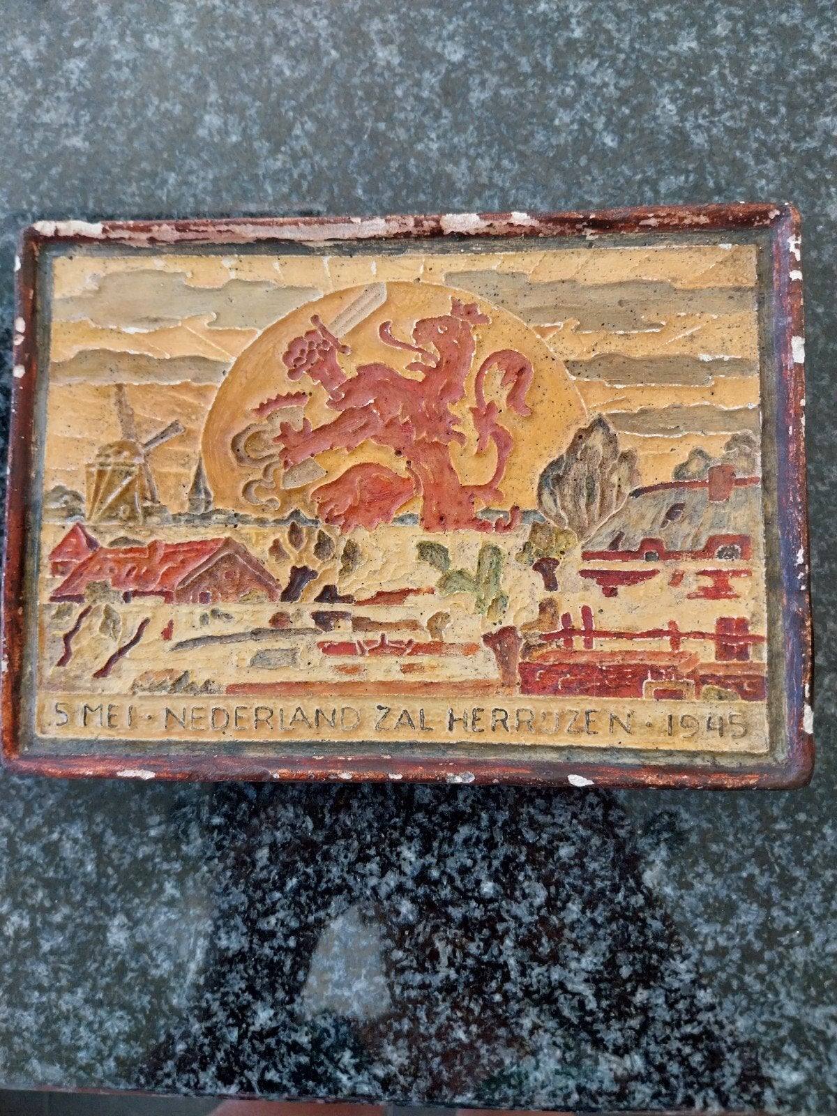 Stenen decoratie 5 Mei Nederland zal herrijzen 1945, Antiek en Kunst, Antiek | Religieuze voorwerpen, Ophalen