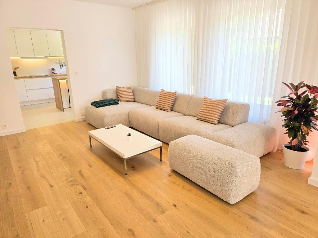 Canapé d'angle Juntoo avec pouf  - Fuga Natural, 150 cm ou plus, Quatre personnes ou plus, Comme neuf, Enlèvement