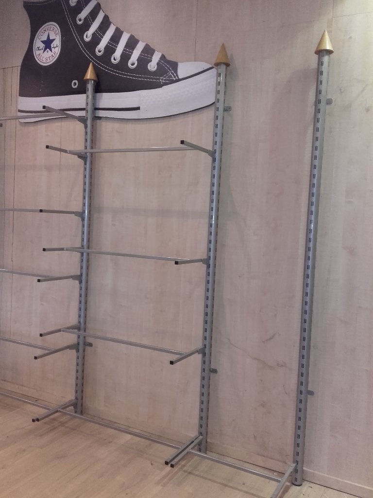 heel mooi muur rek uit schoenwinkel, Ophalen