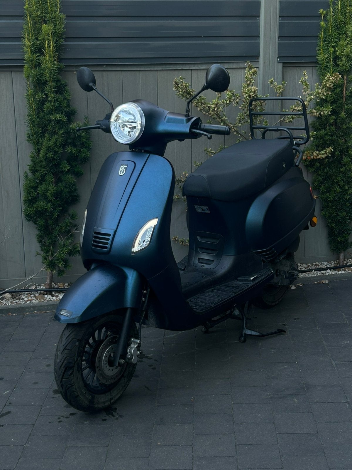 Scooter | A Klasse | Bj2022 | 6.400km | Full Led | Mat Blauw, Fietsen en Brommers, Gebruikt, Klasse A (25 km/u), Ophalen of Verzenden