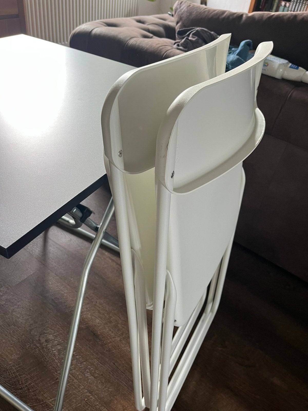 2 witte klapstoelen IKEA met zwarte inklapbare tafel, Tuin en Terras, Ophalen, Zo goed als nieuw