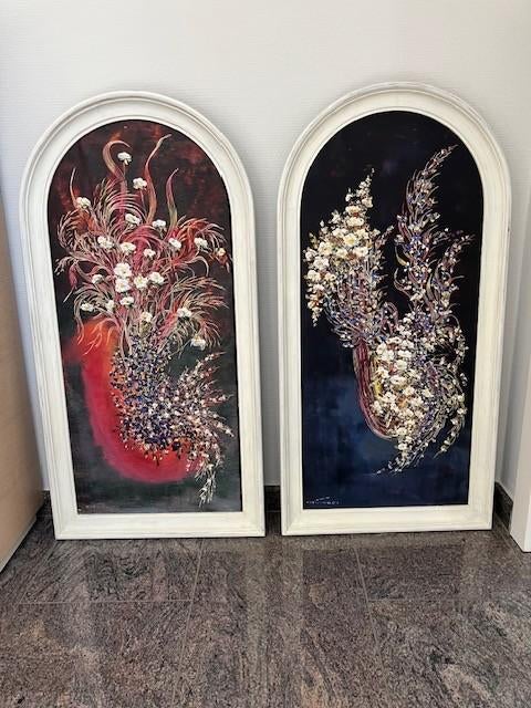 Schilderij in halfronde kader (bloemen), Enlèvement