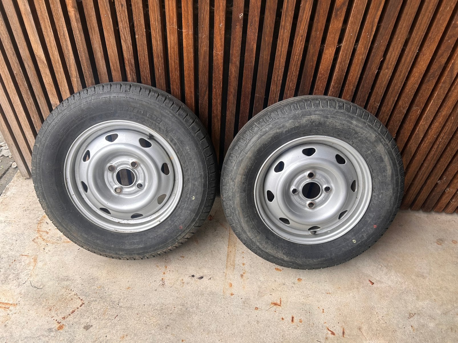 Velgen + banden 80R13 aanhangwagen aanhanger remork remorque, Auto diversen, Ophalen, Zo goed als nieuw