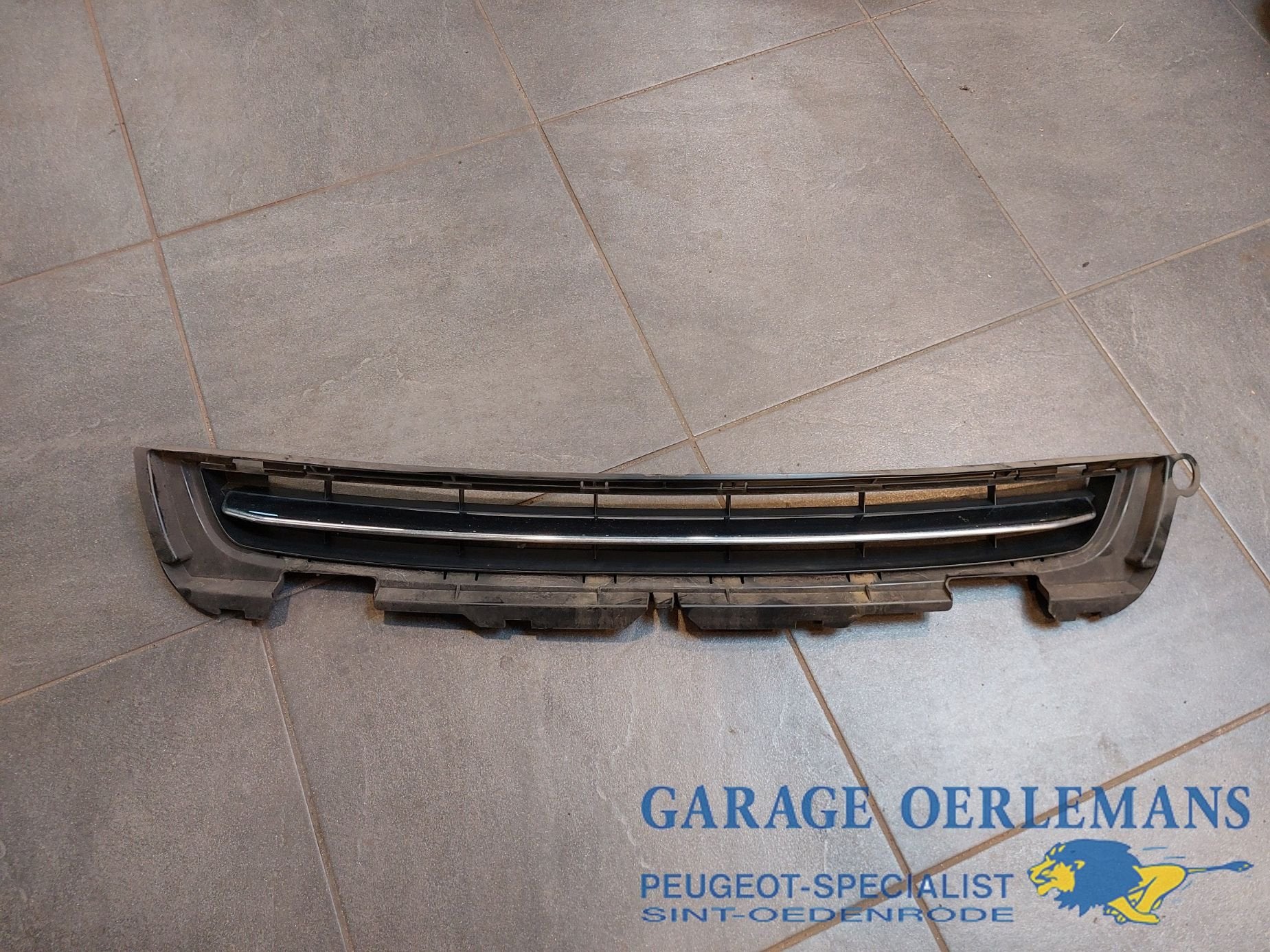 grill voorbumper peugeot 5008, 9686182777, Auto-onderdelen, Carrosserie, Bumper, Peugeot, Voor, Gebruikt, ARN erkend, Ophalen of Verzenden