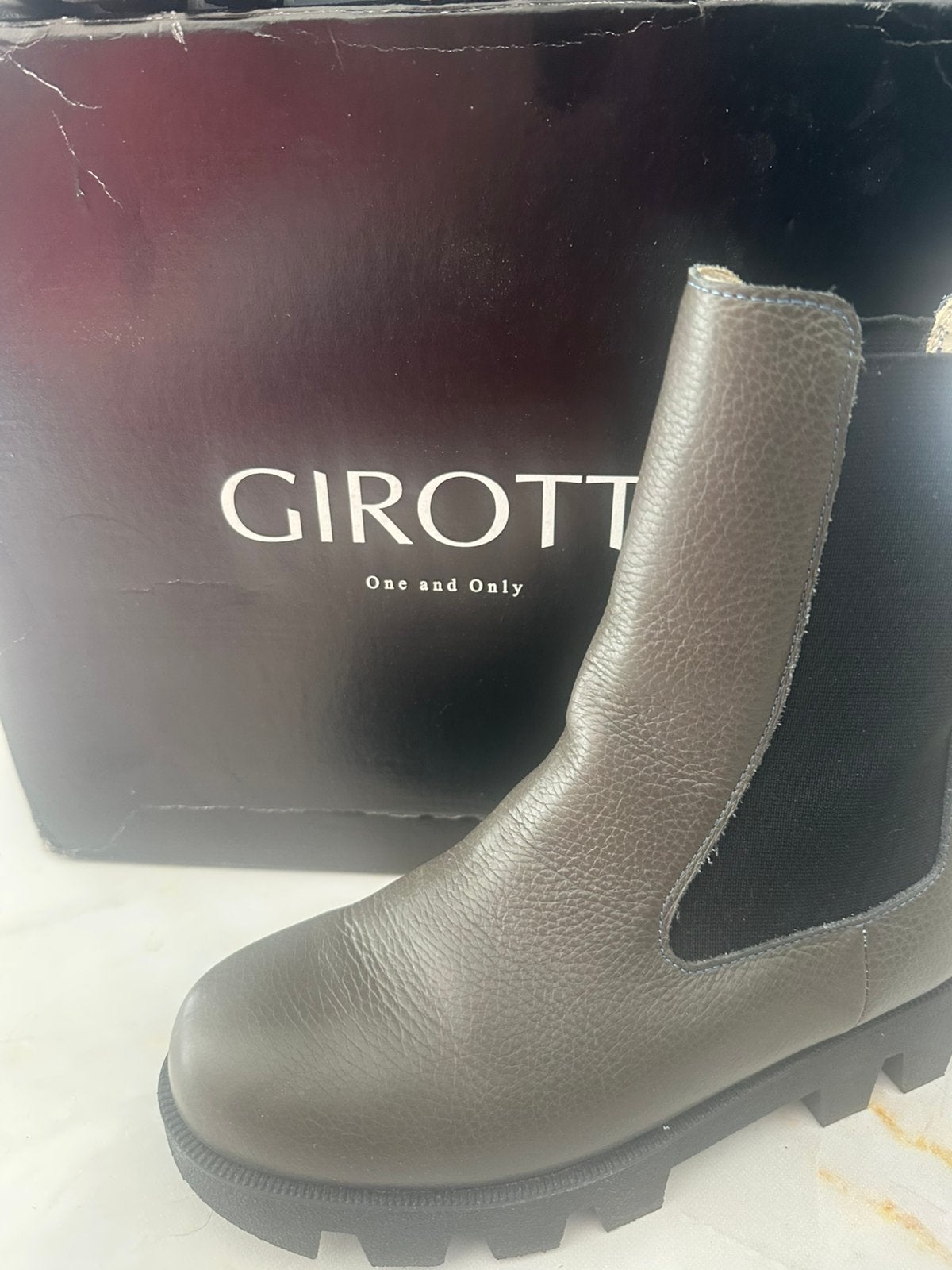 Nieuwe Chelsae boots Girotti 39 twv 300€ grijs, Lage of Enkellaarzen, Nieuw, Ophalen of Verzenden, Grijs