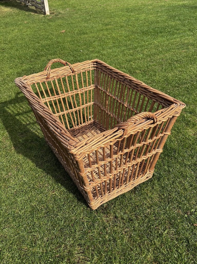 oude rieten wasmand / grote mand riet, Ophalen, Mand, Zo goed als nieuw, Riet