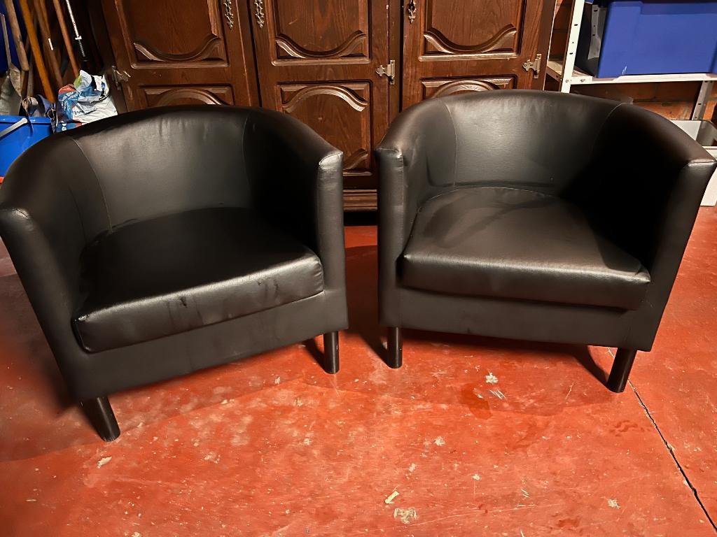 2 zwarte clubzeteltjes en ronde poef, Huis en Inrichting, 75 tot 100 cm, Zo goed als nieuw, 75 tot 100 cm, Ophalen