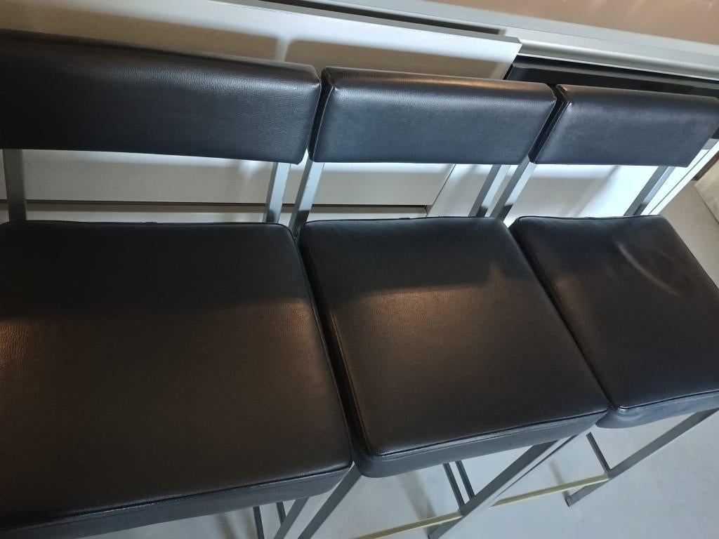 4 bar- /keukenkrukken, Huis en Inrichting, Barkrukken, Gebruikt, 60 tot 90 cm, Kunststof, Metaal, 4 krukken, Ophalen