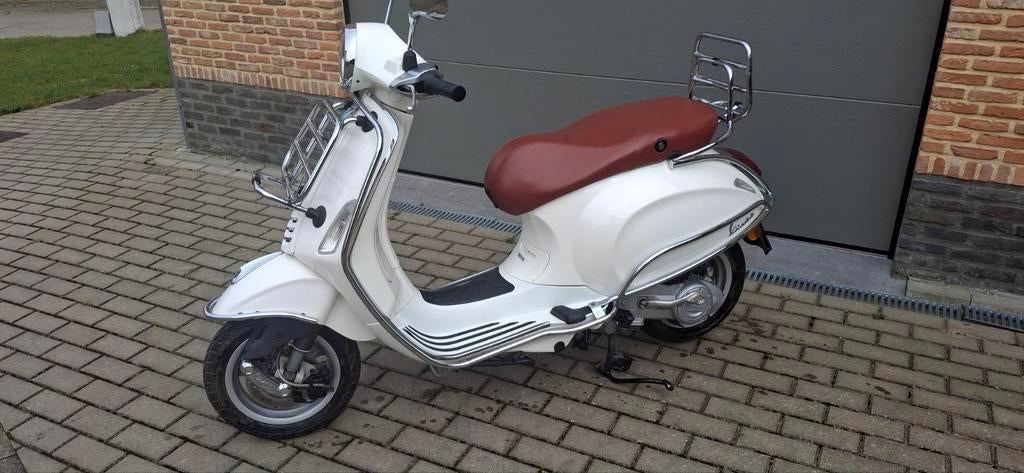 Vespa primavera 50cc, a klasse , vespa primavera 50cc b, Fietsen en Brommers, Ophalen