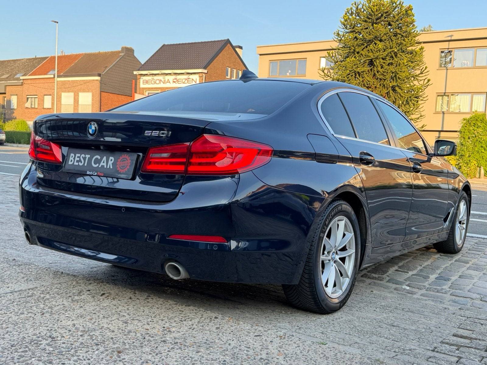 BMW 520i * Sport Line * Garantie, Autos, BMW, Cuir, Capteur de lumière, Entreprise, https://public.car-pass.be/vhr/06885342-6172-45b3-ab1e-f785810ae500