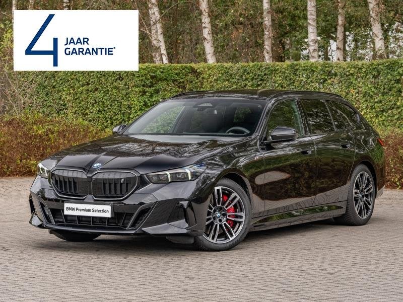 BMW i5 eDrive40 Touring/M-Sport Pro/Pano/Harman, Auto's, Automaat, Parkeerassistent, 340 pk, Zwart