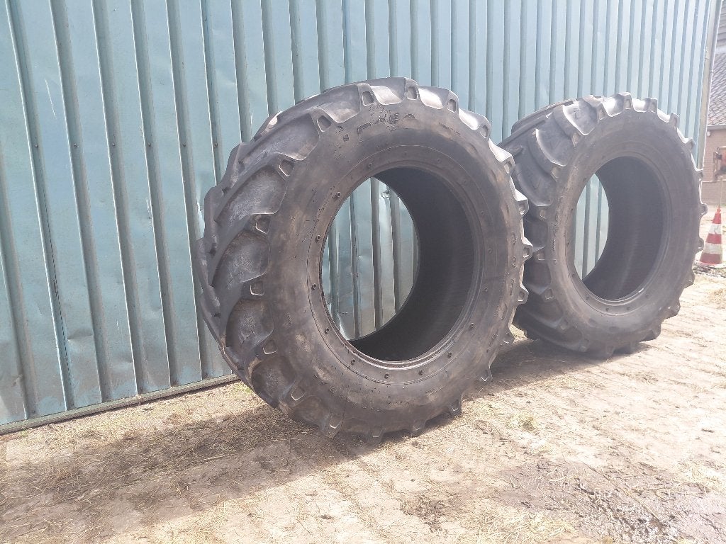 Zeer nette dikke trekkerbanden 710/70r42, Zakelijke goederen, Ophalen