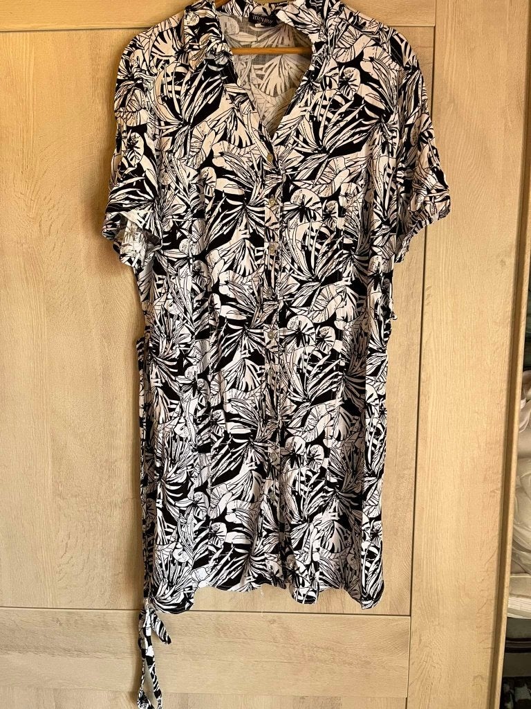 kleed stretch zwartwit titchini 50-52, Kleding | Dames, Grote Maten, Titchini, Ophalen of Verzenden, Gedragen, Jurk