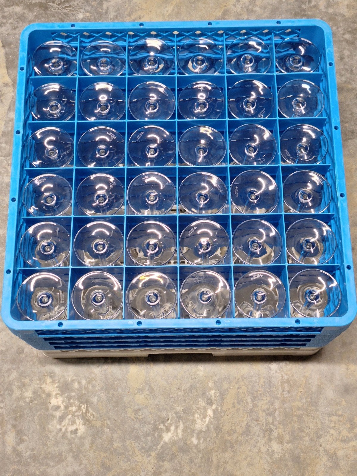 Champagneglazen met korf, 6 korven van 36 glazen in totaal, Enlèvement, Comme neuf, Autres types