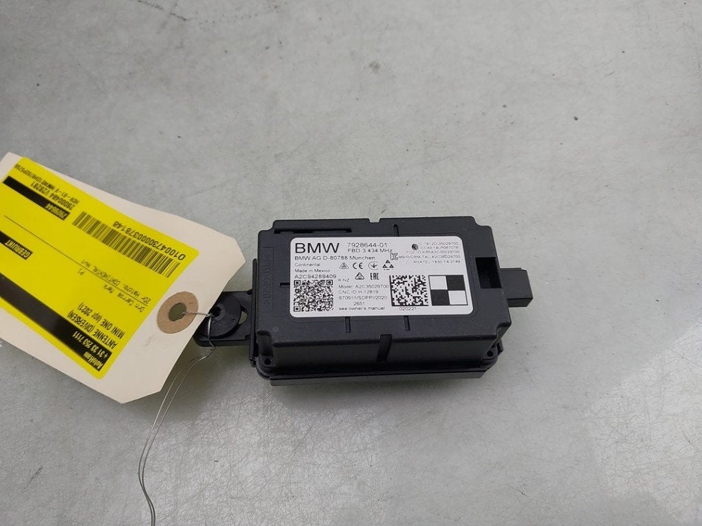 ANTENNE Mini Mini (F56) (|7928644|61357928663|61357928646|), Gebruikt, Mini, Continental AG, Continental-Plaza 1
30175  Hannover, DE