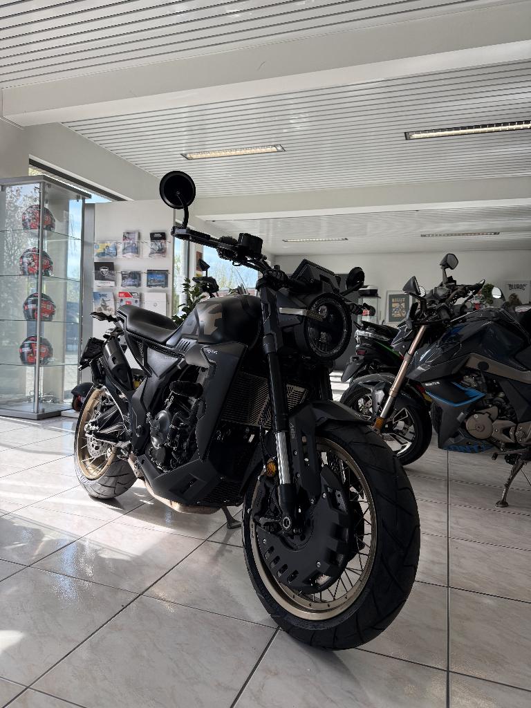 Zontes GK350 – 2024 – Nieuwstaat – Scrambler – Full option, Motoren, Bedrijf, Zontes, 348 cc, Minimaal motorrijbewijs A2