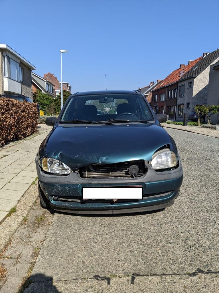 OPEL CORSA ACCIDENT voorkant en rechts voor bumper zijn stuk, Auto's, Voorwielaandrijving, 4 cilinders, Handgeschakeld, Particulier
