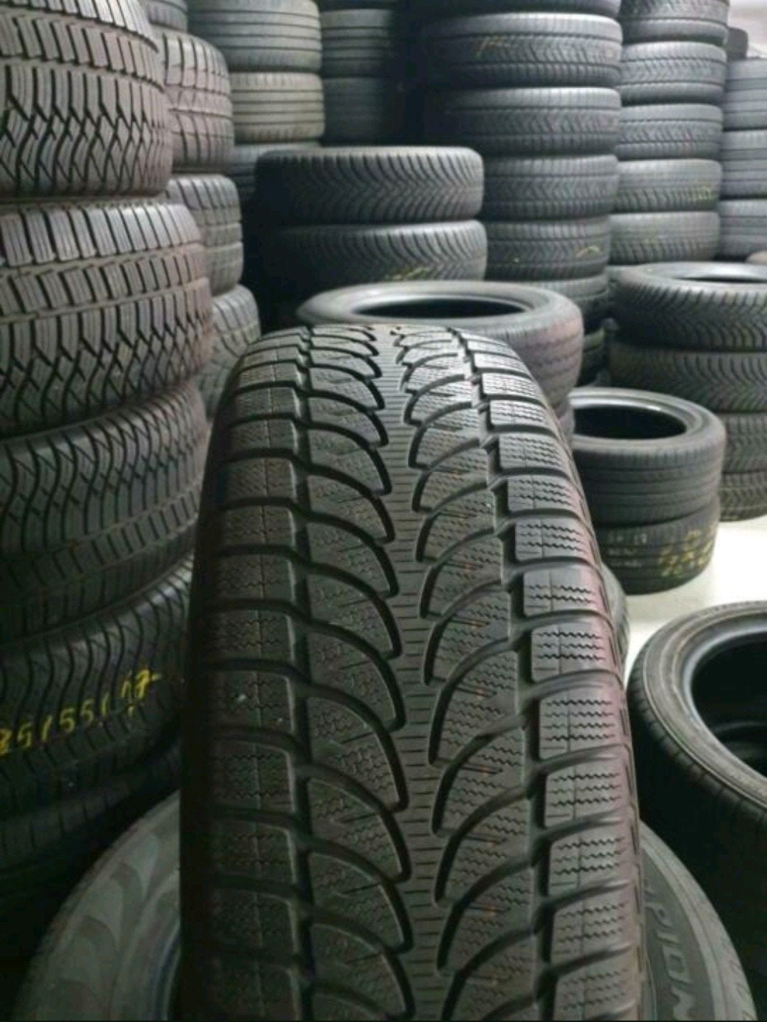 23565r17 235 65 r17 235/65/r17 Bridgestone avec montage, Ophalen of Verzenden