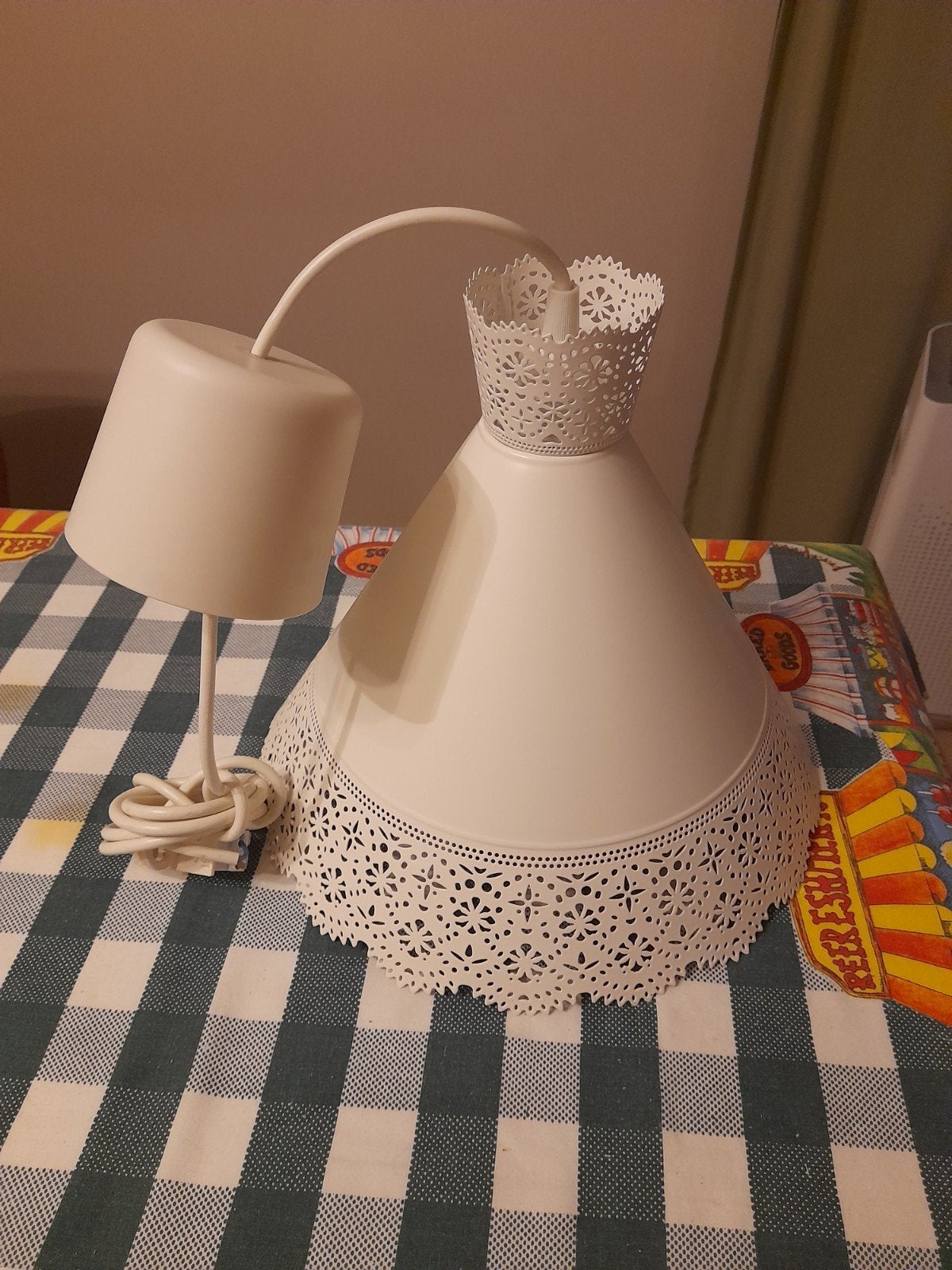 Ikea hanglamp, Enlèvement