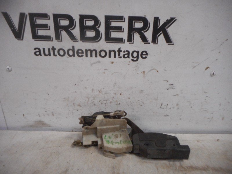 PORTIERSLOT LINKS VOOR Opel Calibra (93377703), Gebruikt, Opel Automobile GmbH, Kontakt-opel@opel.com, Bahnhofsplatz
65423  Rüsselsheim am Main, DE