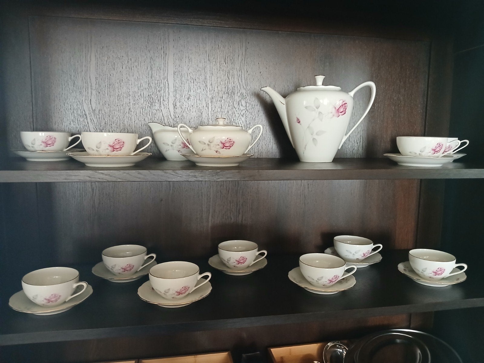servies 70 jaar oud, Ophalen