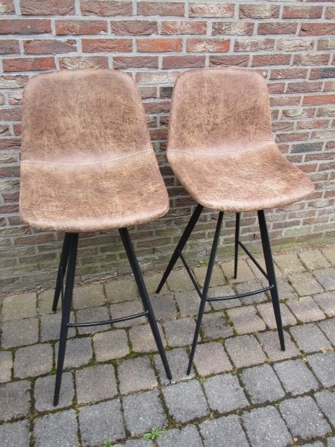 Set van 2 lederen barkrukken – Industriële stijl – Cognac, Huis en Inrichting, Barkrukken, Ophalen, 60 tot 90 cm, Zo goed als nieuw