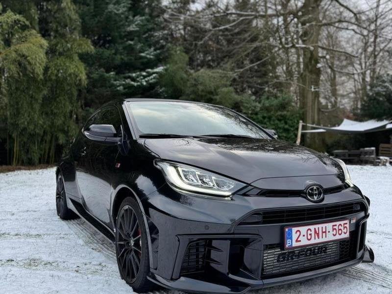Toyota Yaris IV GR, Automaat, 1618 cc, Zwart, Berline